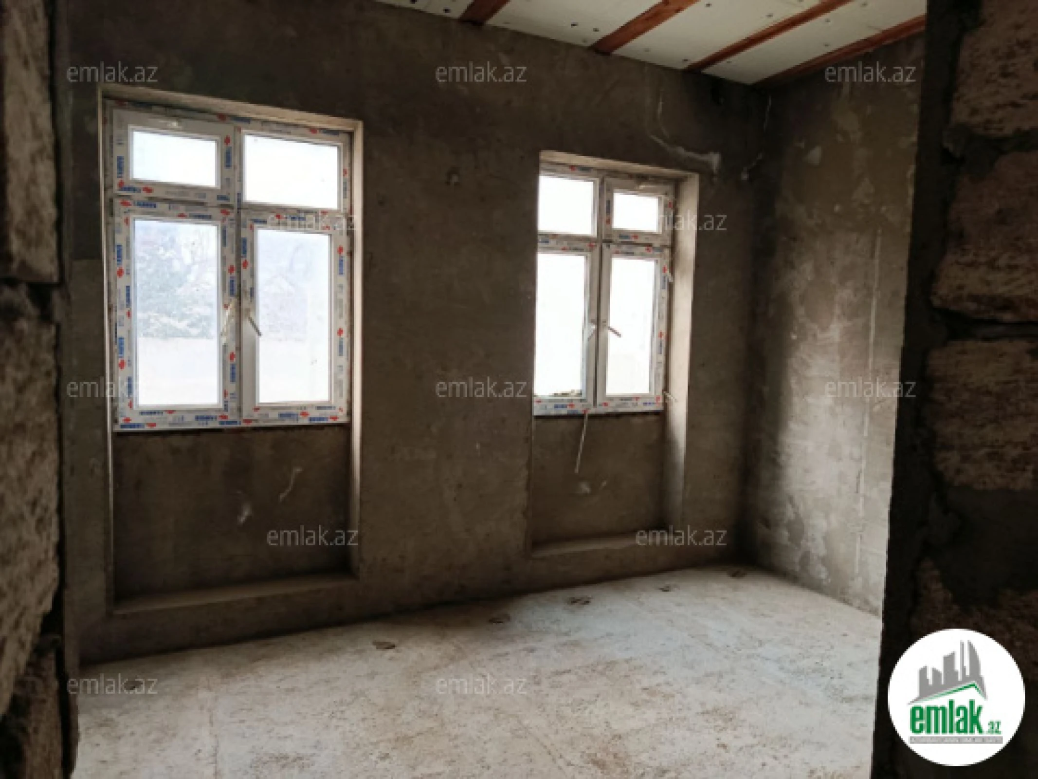 Satılır 4 otaqlı mənzil 390 m²