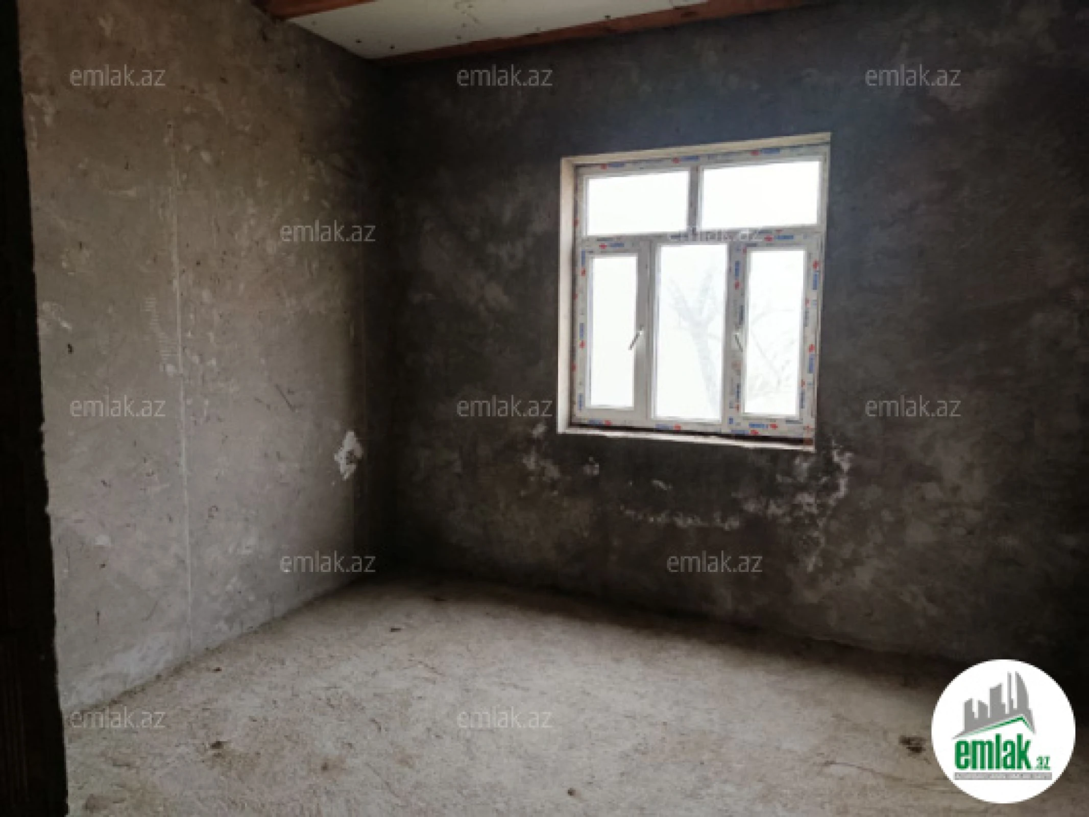 Satılır 4 otaqlı mənzil 390 m²