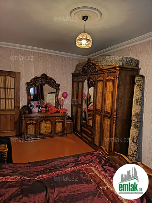 Satılır 4 otaqlı köhnə tikili 100 m²