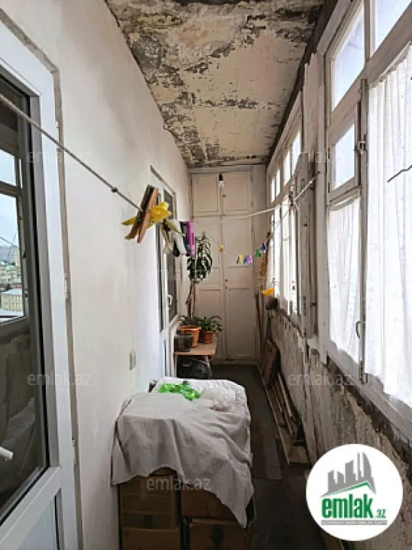 Satılır 4 otaqlı köhnə tikili 100 m²