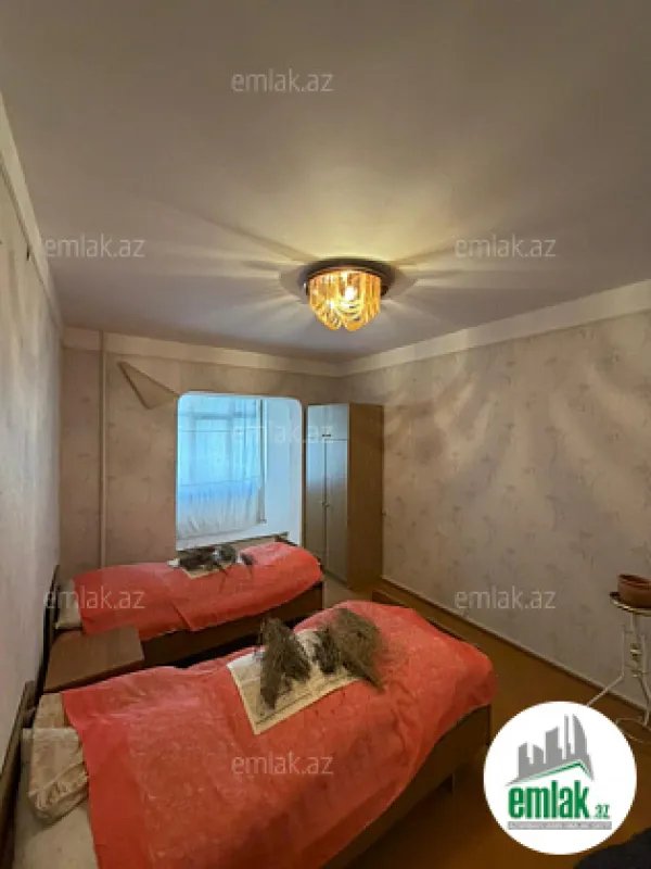 Satılır 4 otaqlı köhnə tikili 100 m²