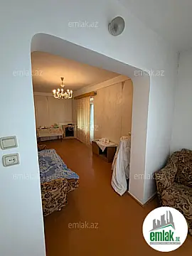 Satılır 4 otaqlı köhnə tikili 100 m²