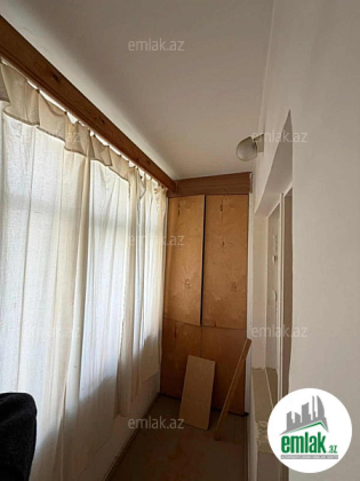 Satılır 4 otaqlı köhnə tikili 100 m²