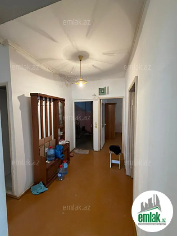 Satılır 4 otaqlı köhnə tikili 100 m²