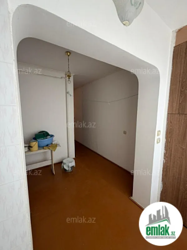 Satılır 4 otaqlı köhnə tikili 100 m²