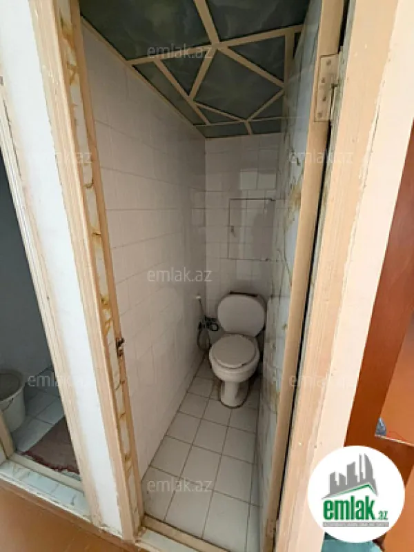 Satılır 4 otaqlı köhnə tikili 100 m²