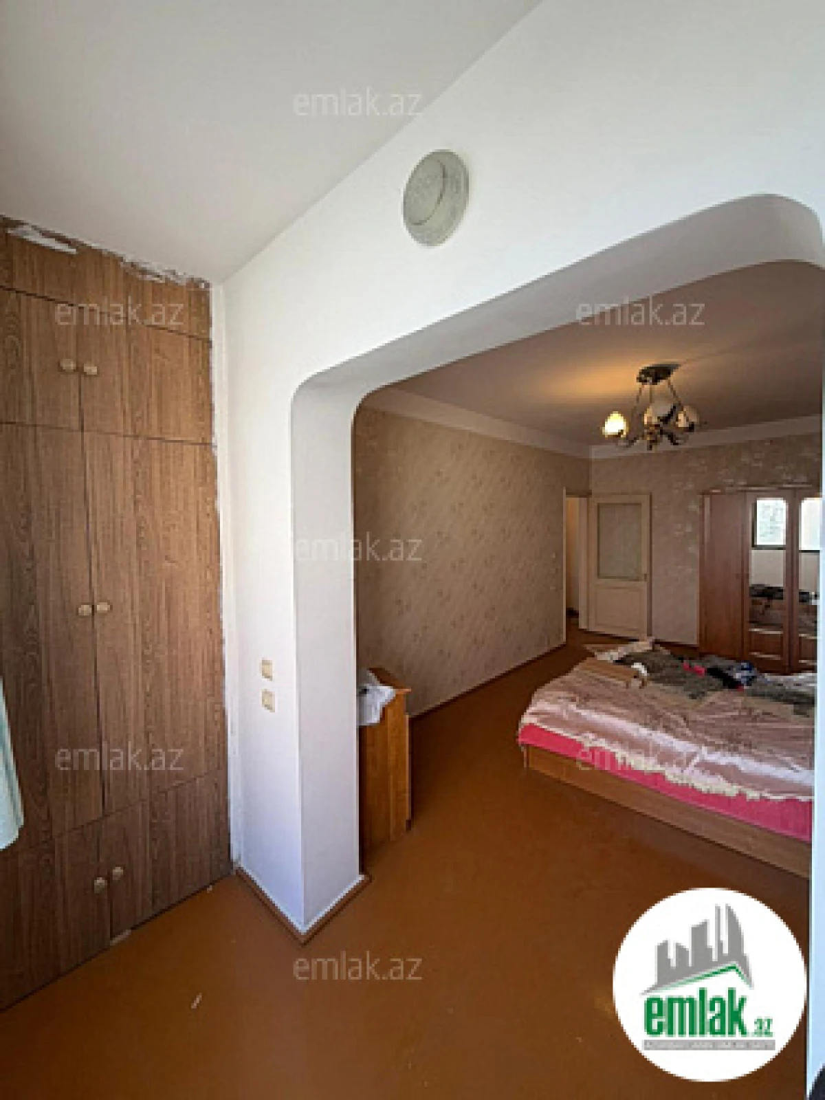 Satılır 4 otaqlı köhnə tikili 100 m²