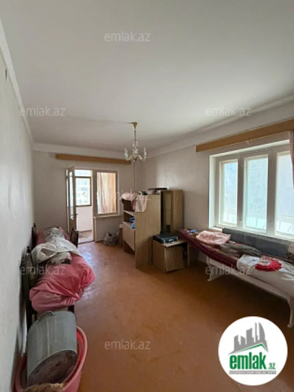 Satılır 4 otaqlı köhnə tikili 100 m²