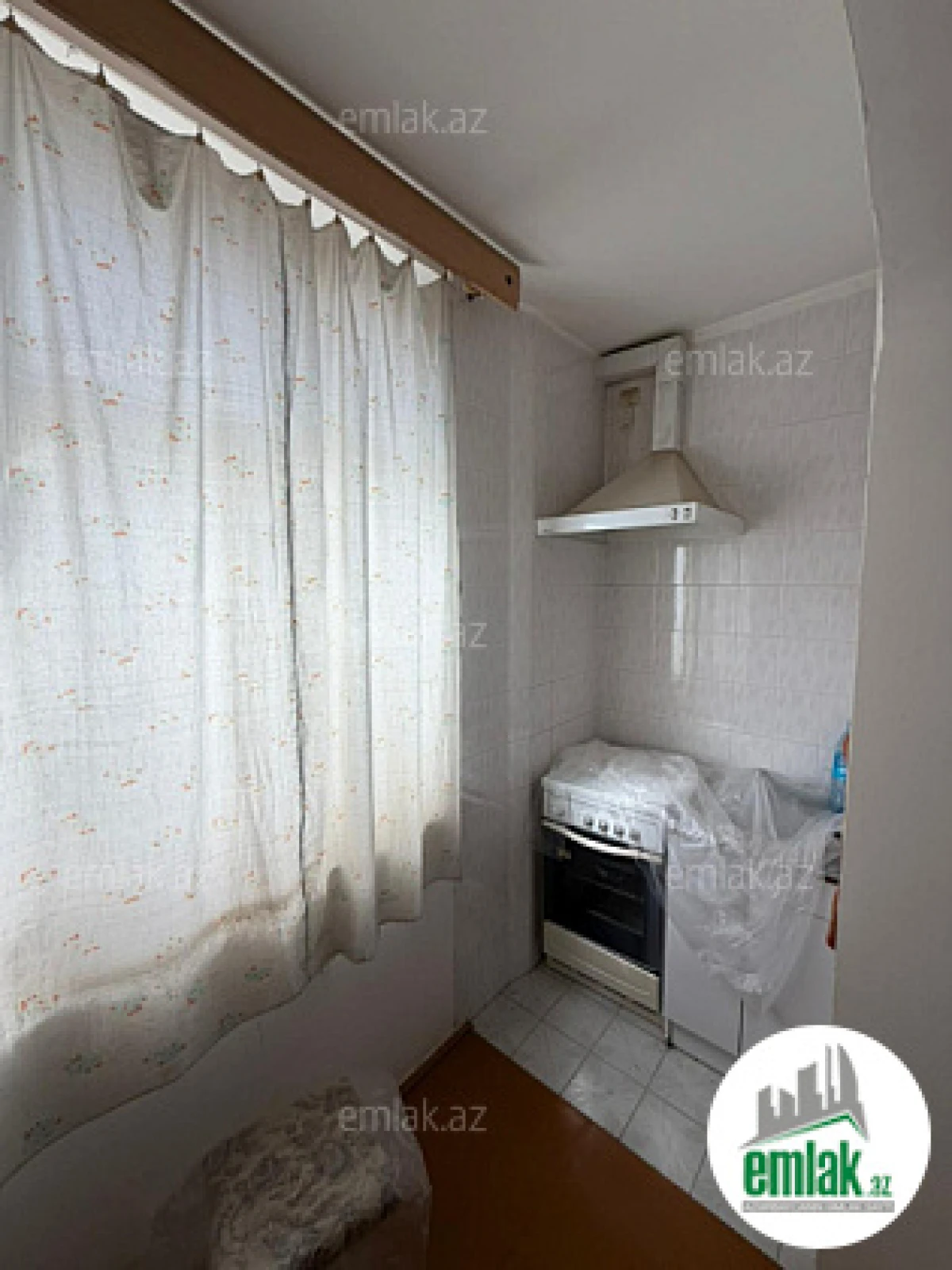 Satılır 4 otaqlı köhnə tikili 100 m²