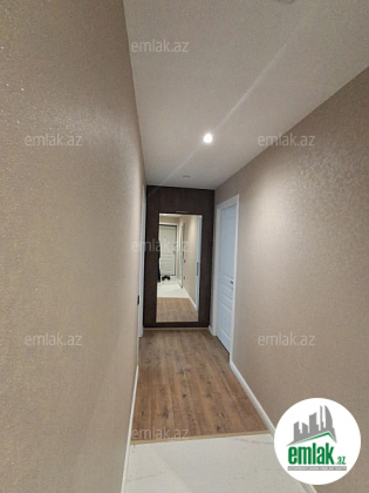 Satılır 2 otaqlı köhnə tikili 55 m²