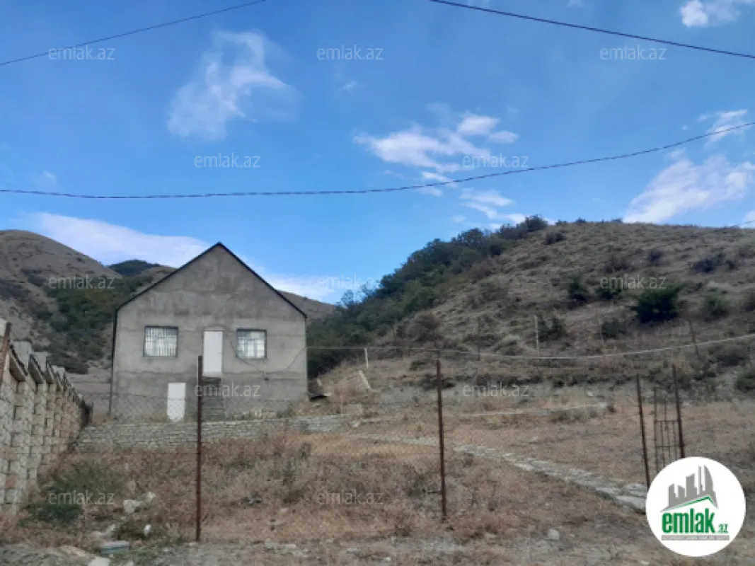 Satılır 6 otaqlı mənzil 200 m²