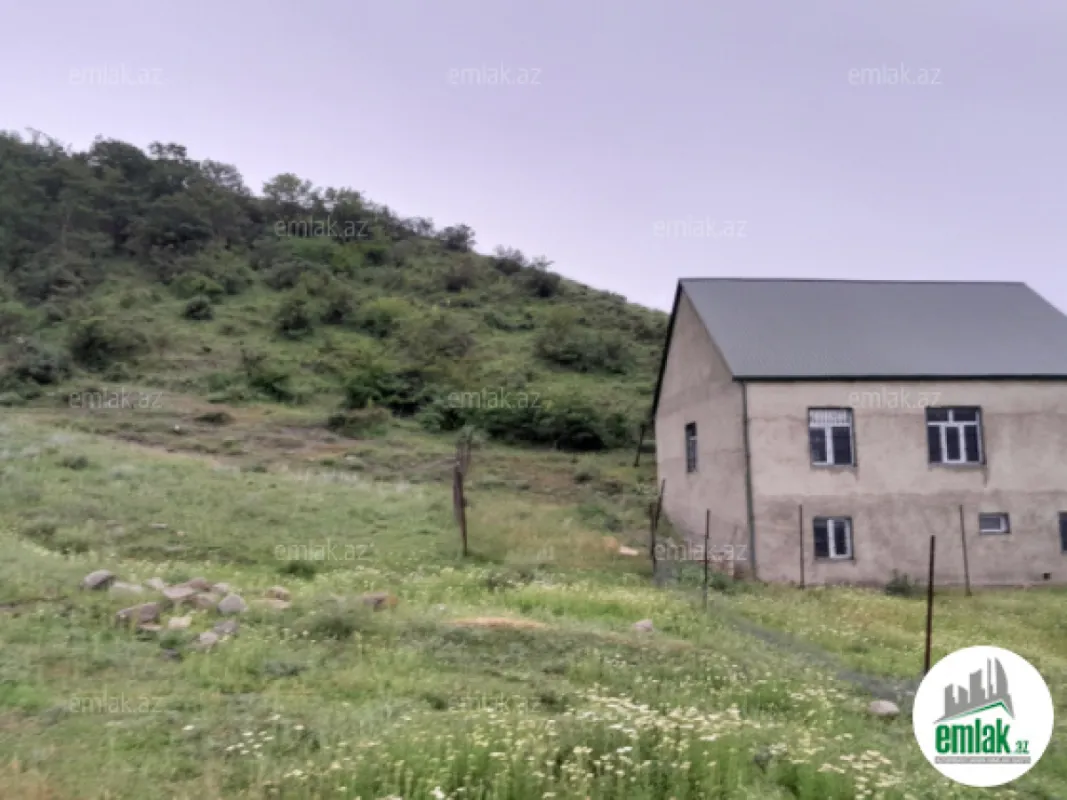 Satılır 6 otaqlı mənzil 200 m²