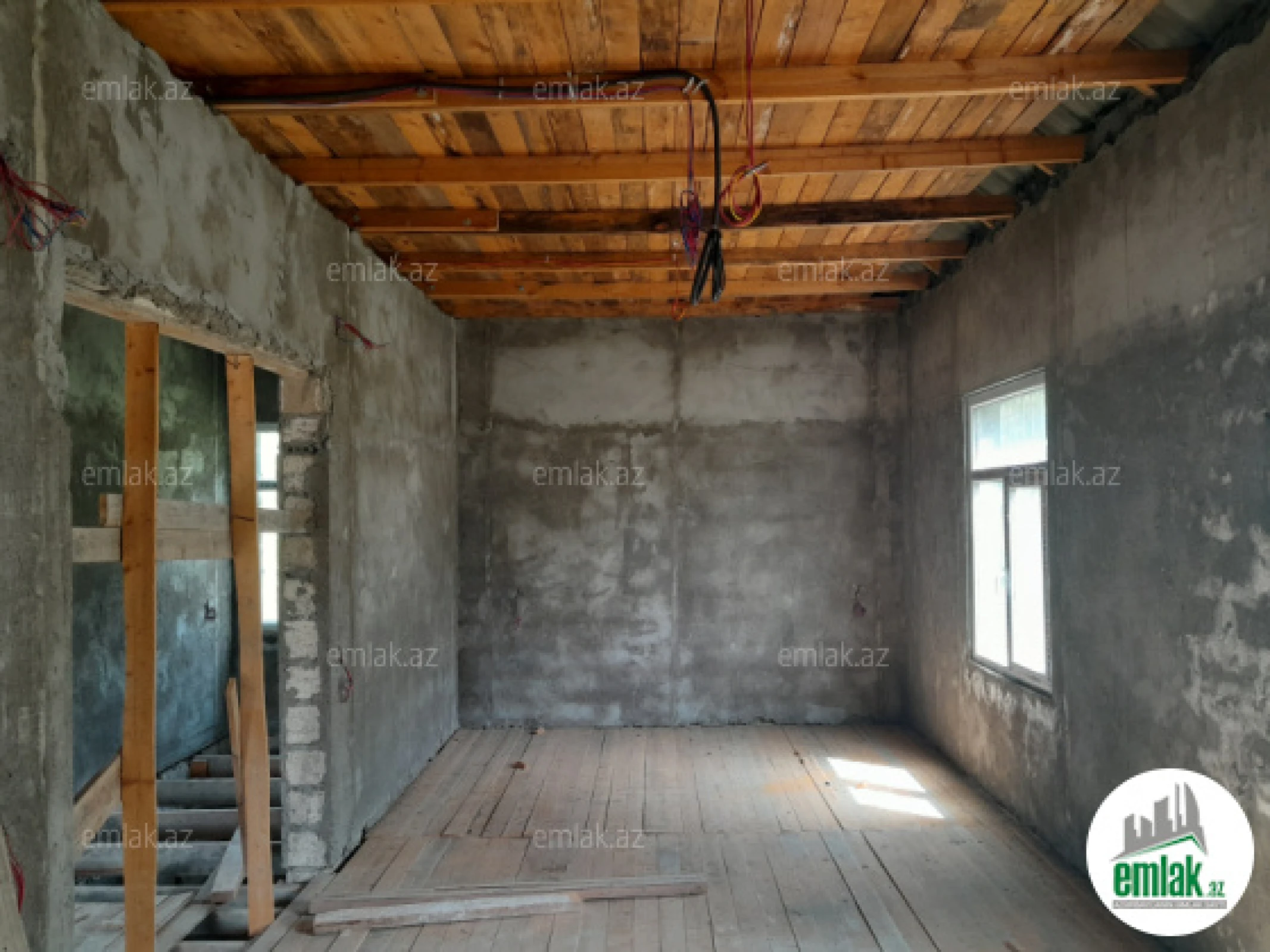 Satılır 6 otaqlı mənzil 200 m²