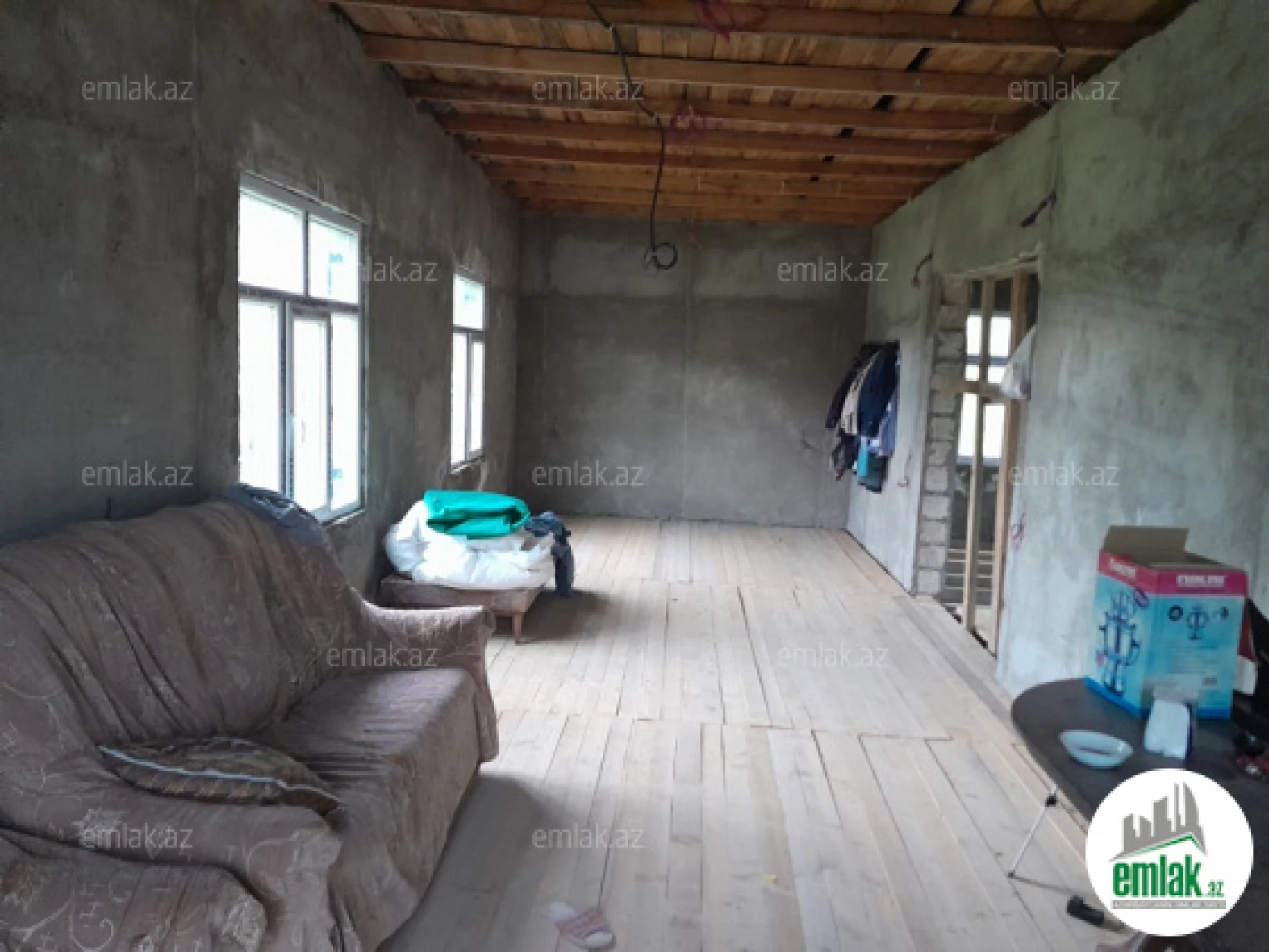 Satılır 6 otaqlı mənzil 200 m²