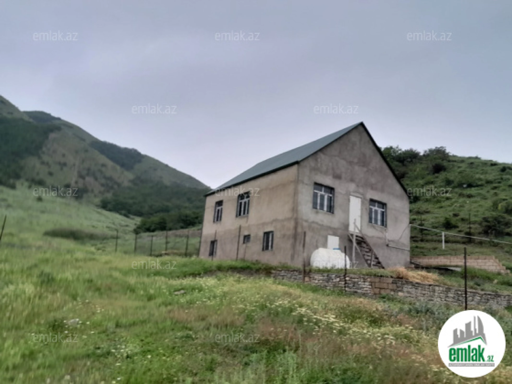 Satılır 6 otaqlı mənzil 200 m²