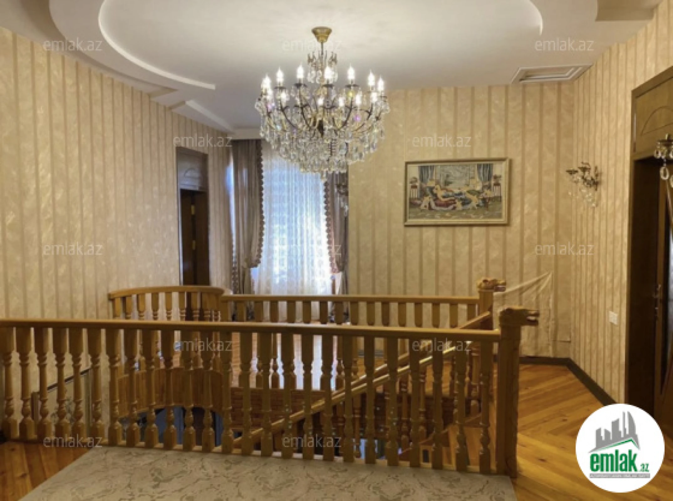Satılır 7 otaqlı həyət evi 300 m²