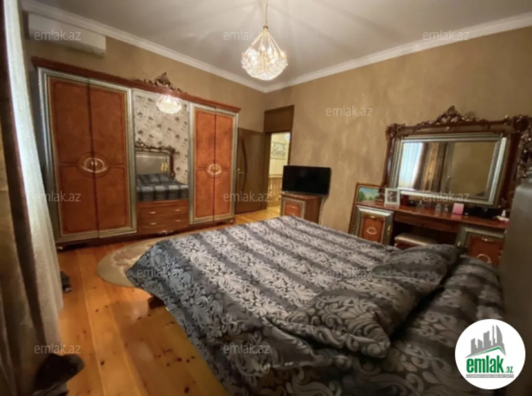 Satılır 7 otaqlı həyət evi 300 m²