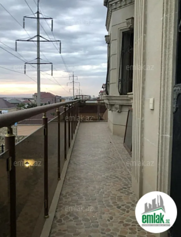 Satılır 7 otaqlı həyət evi 300 m²