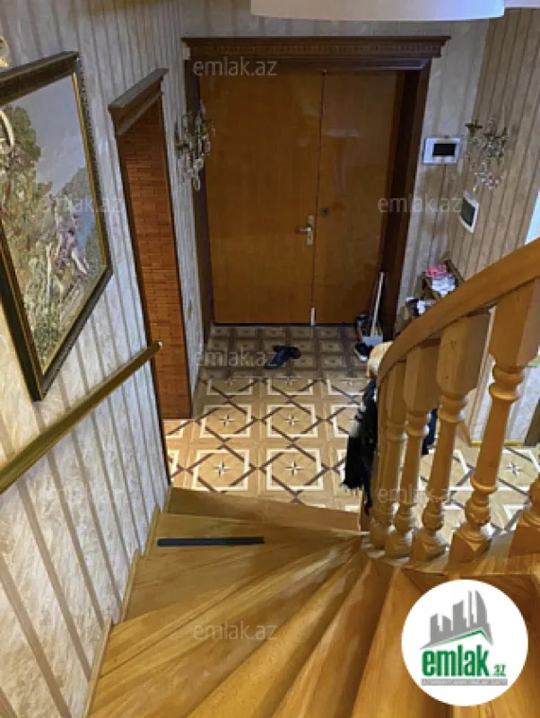 Satılır 7 otaqlı həyət evi 300 m²