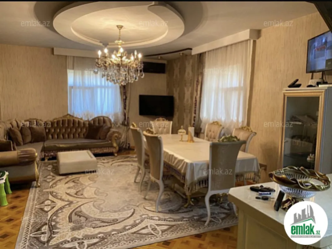 Satılır 7 otaqlı həyət evi 300 m²