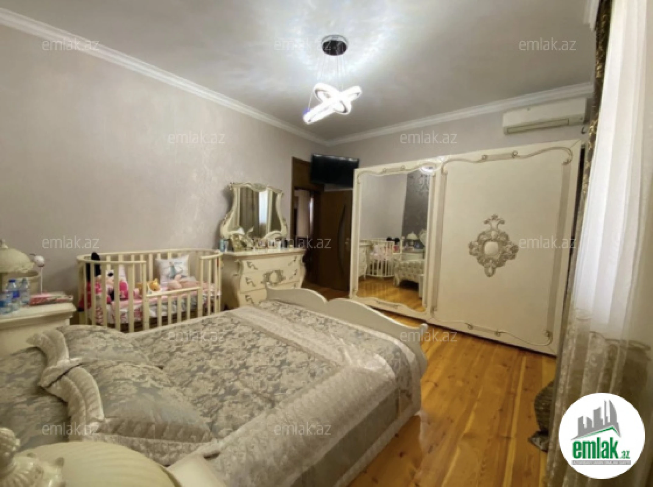 Satılır 7 otaqlı həyət evi 300 m²