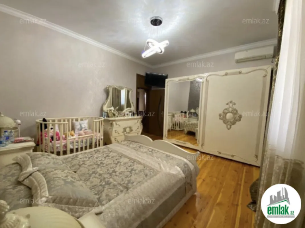 Satılır 7 otaqlı həyət evi 300 m²