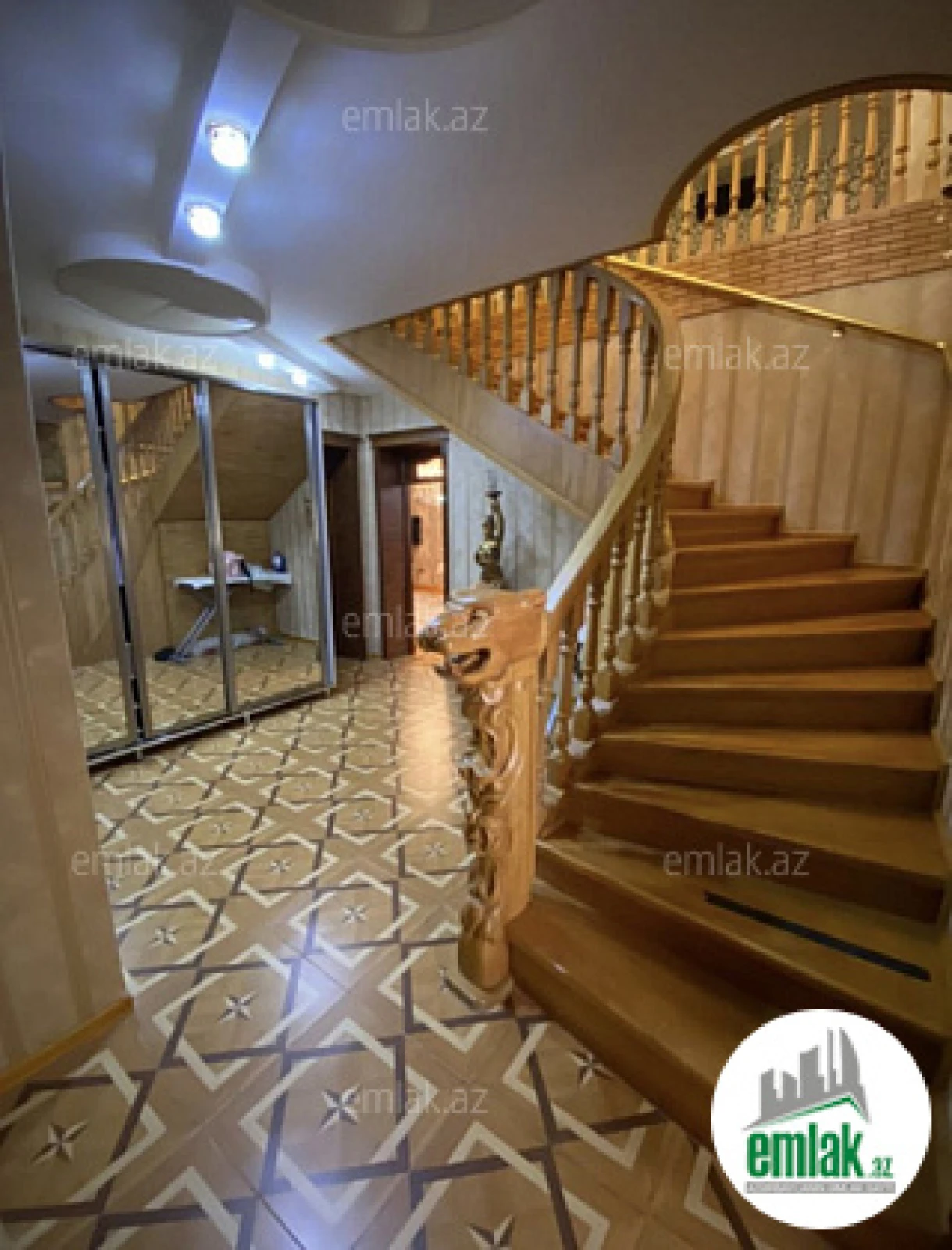 Satılır 7 otaqlı həyət evi 300 m²