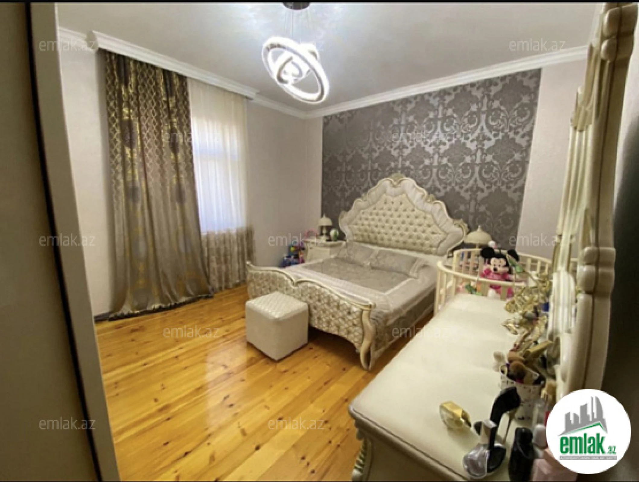 Satılır 7 otaqlı həyət evi 300 m²