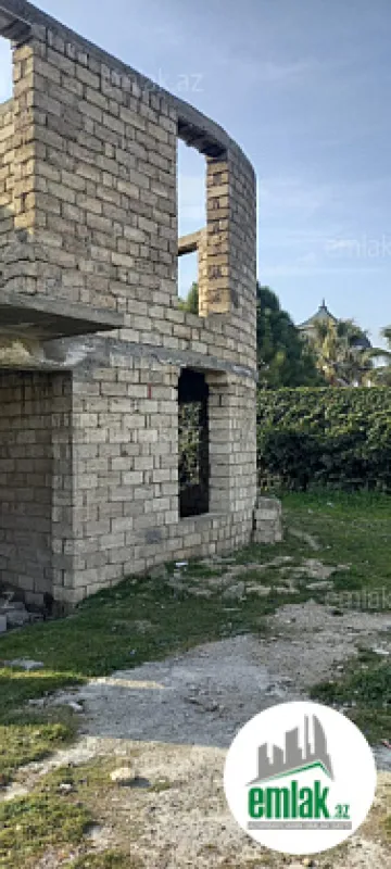 Satılır 8 otaqlı həyət evi 340 m²