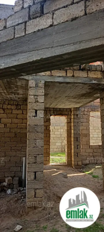 Satılır 8 otaqlı həyət evi 340 m²