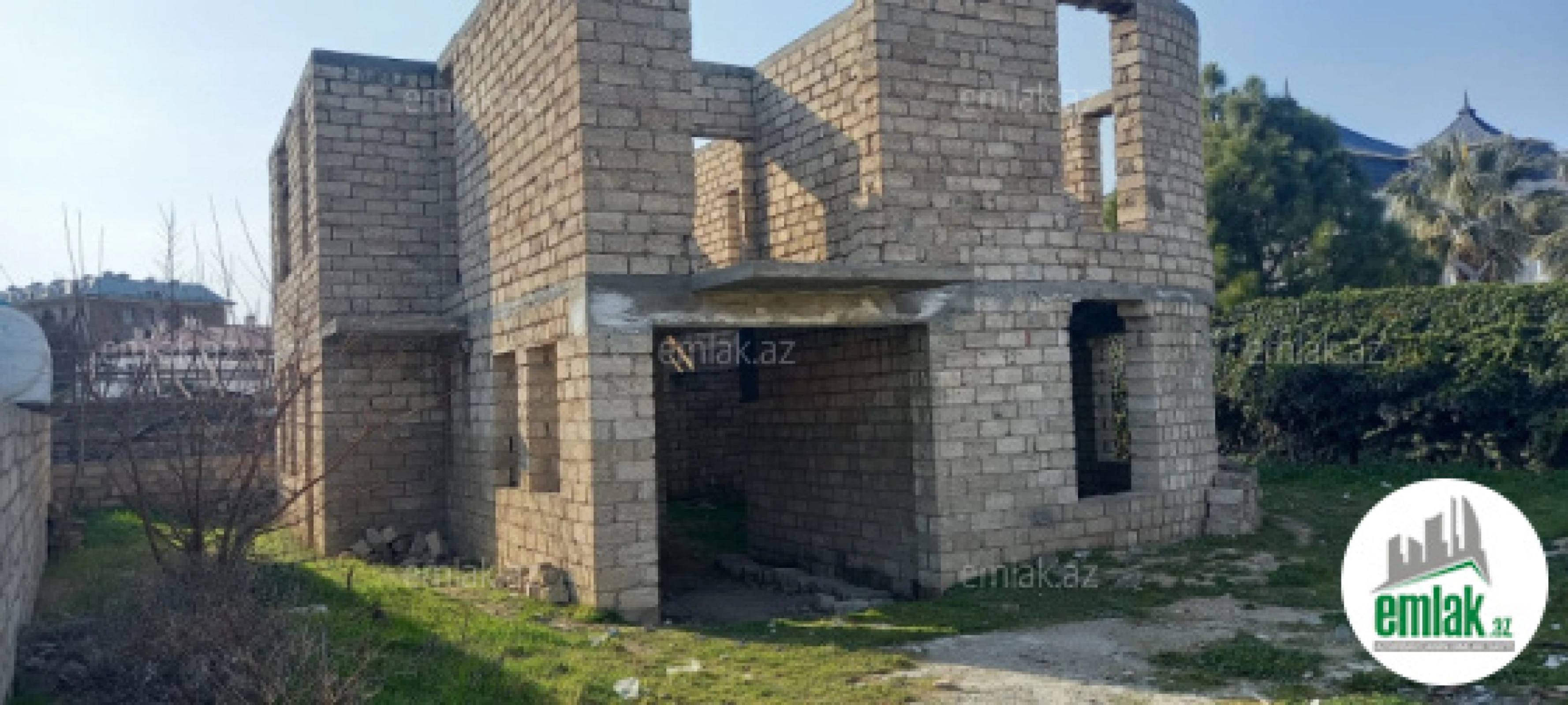 Satılır 8 otaqlı həyət evi 340 m²