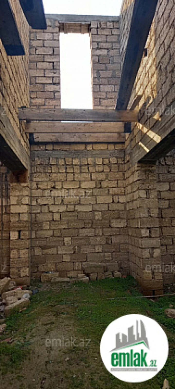 Satılır 8 otaqlı həyət evi 340 m²