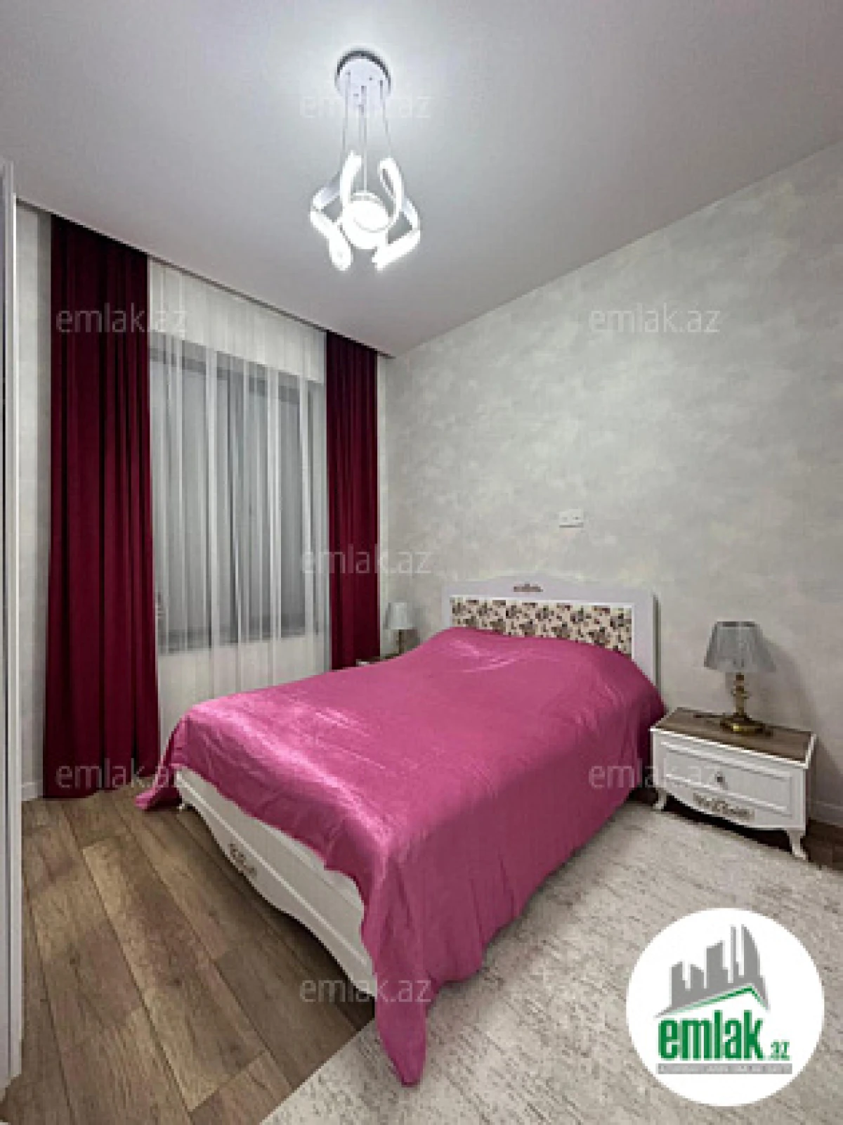 Satılır 4 otaqlı mənzil 180 m²