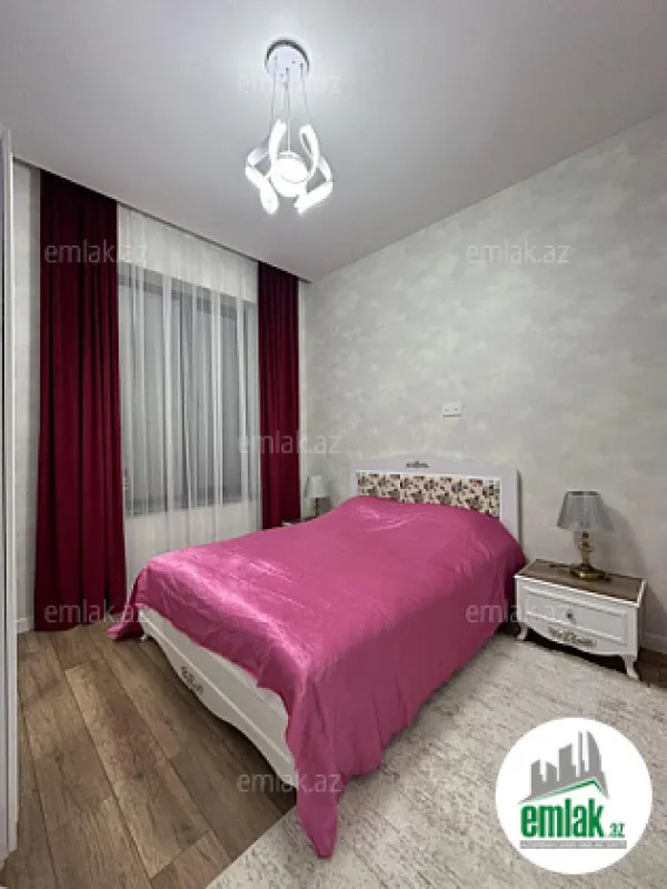Satılır 4 otaqlı mənzil 180 m²