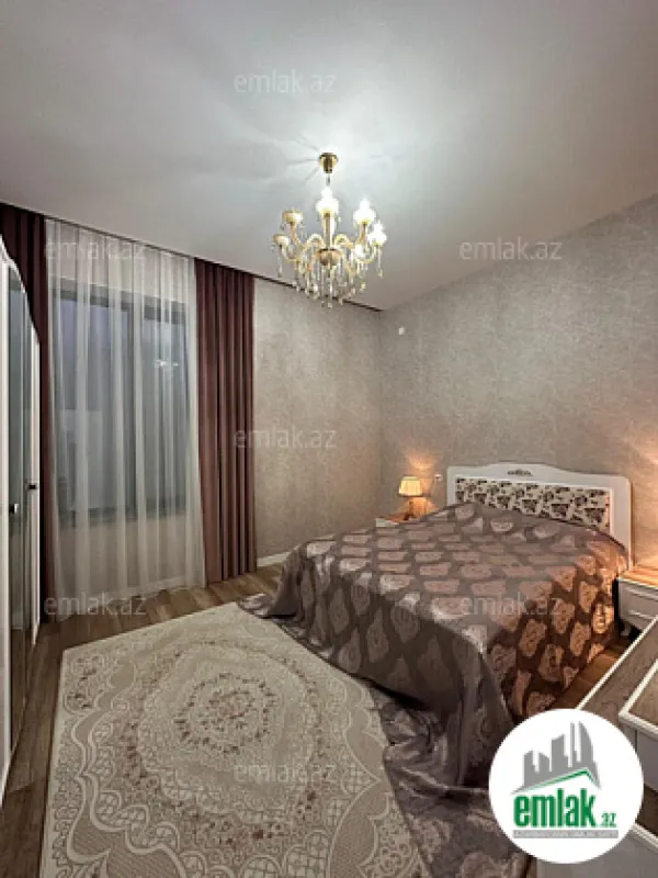 Satılır 4 otaqlı mənzil 180 m²