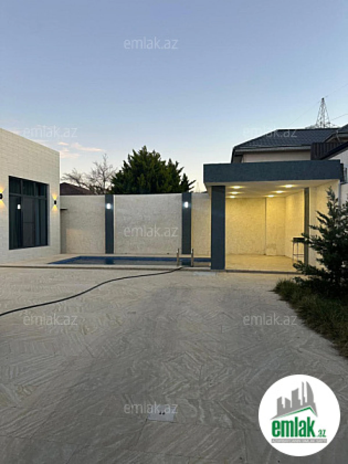 Satılır 4 otaqlı mənzil 180 m²