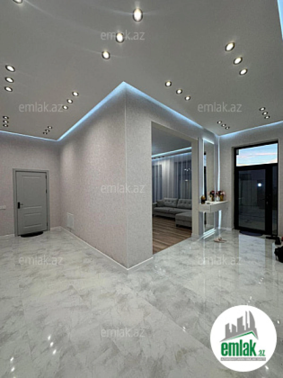Satılır 4 otaqlı mənzil 180 m²
