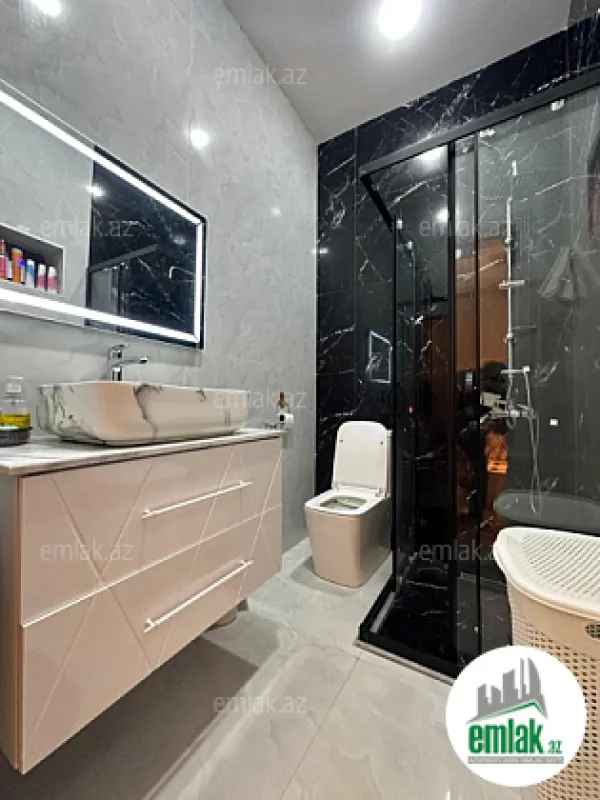 Satılır 4 otaqlı mənzil 180 m²