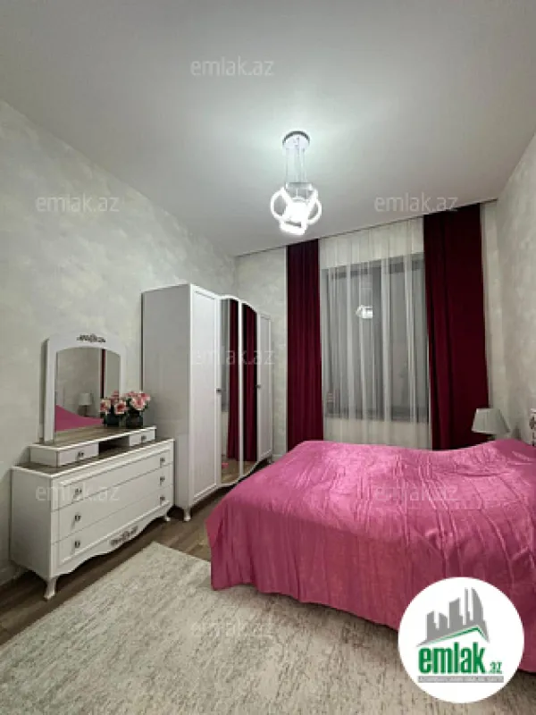 Satılır 4 otaqlı mənzil 180 m²