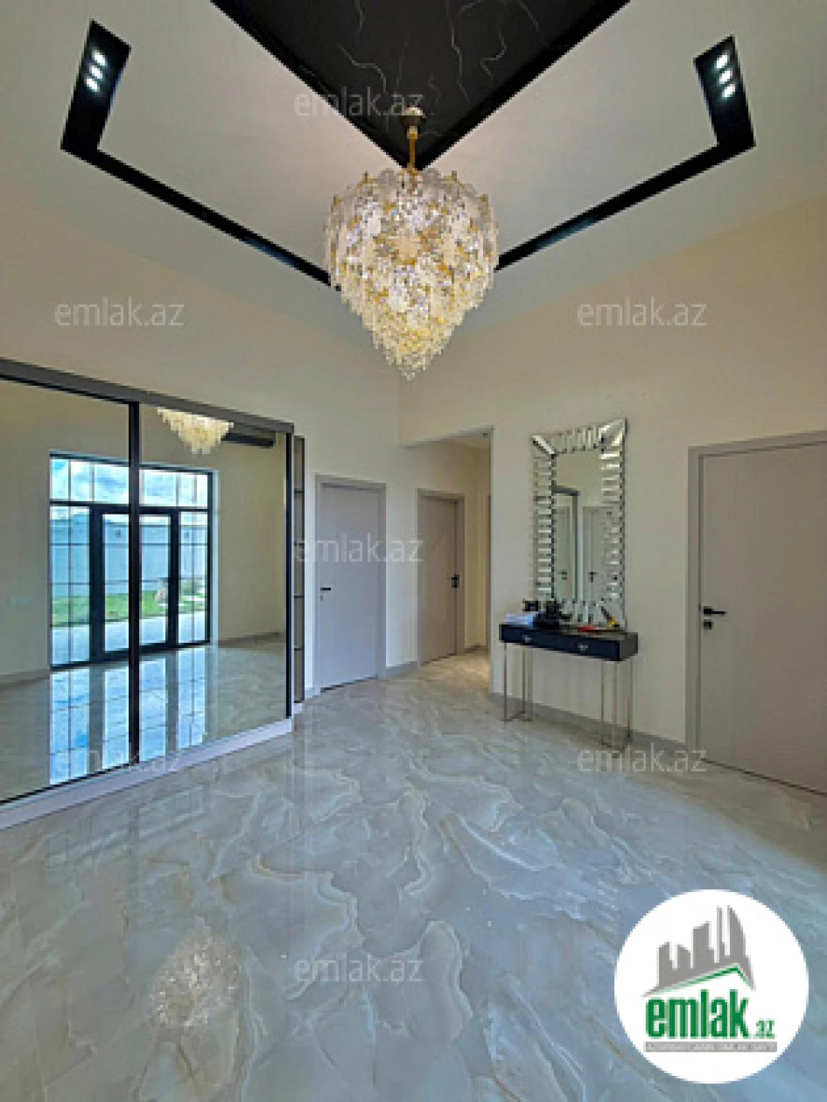 Satılır 4 otaqlı mənzil 200 m²