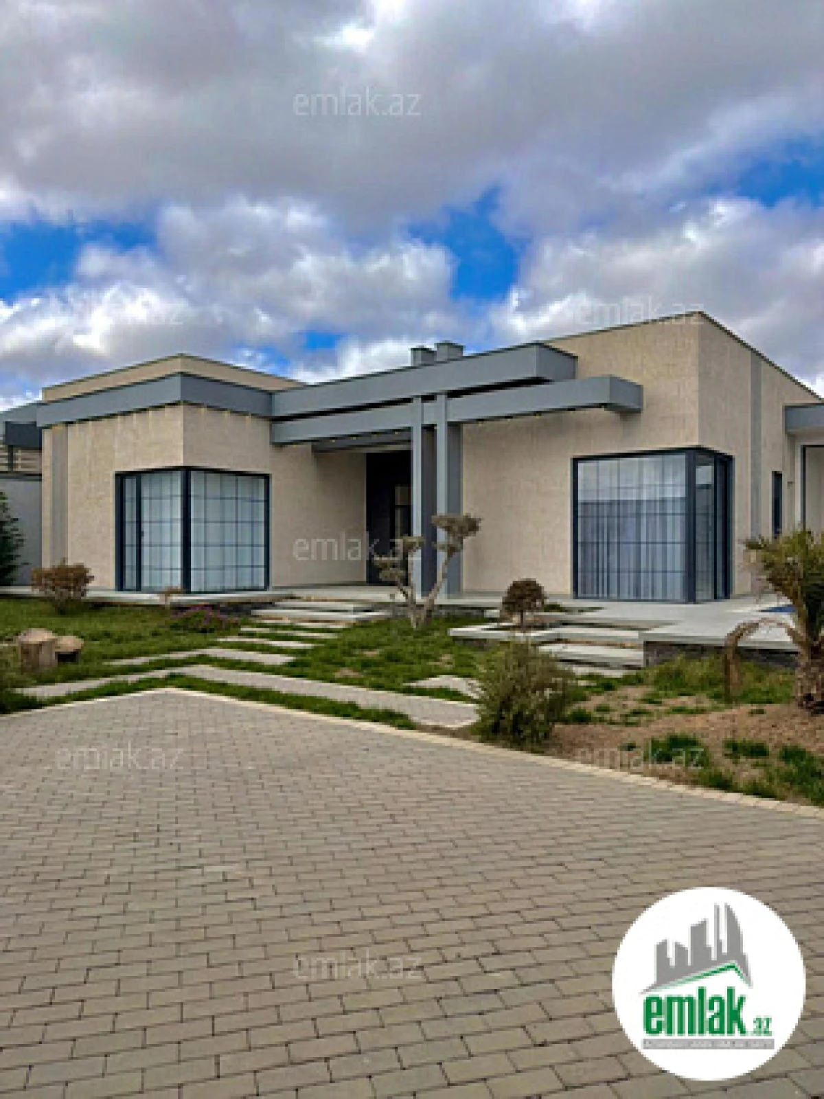 Satılır 4 otaqlı mənzil 200 m²