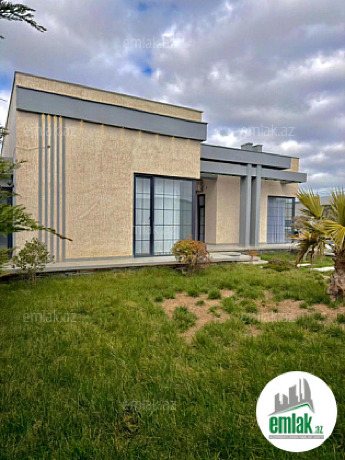 Satılır 4 otaqlı mənzil 200 m²