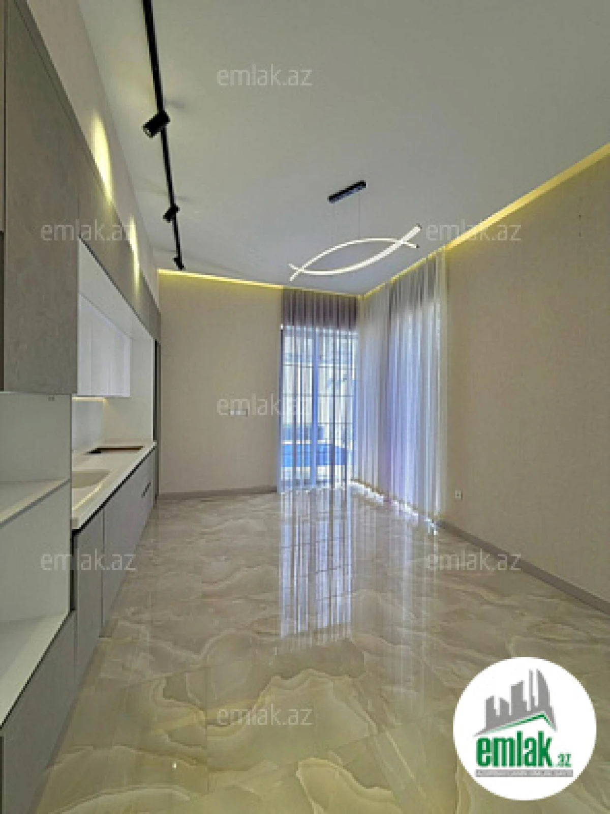 Satılır 4 otaqlı mənzil 200 m²