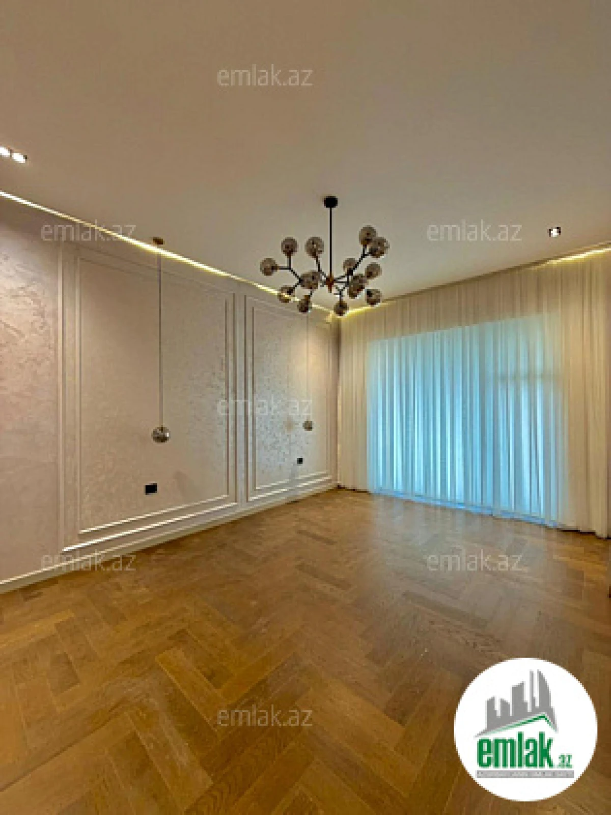 Satılır 5 otaqlı mənzil 300 m²