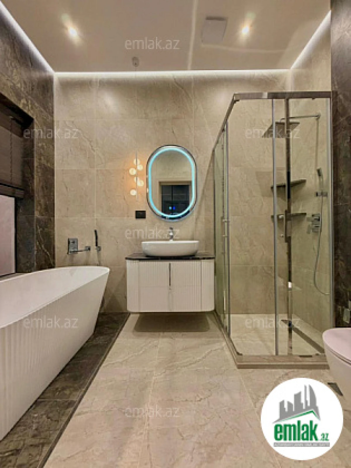 Satılır 5 otaqlı mənzil 300 m²