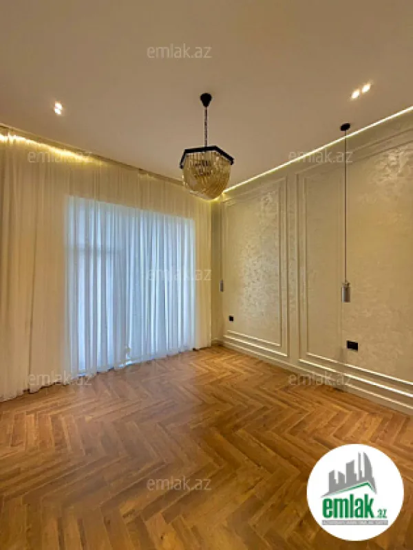 Satılır 5 otaqlı mənzil 300 m²