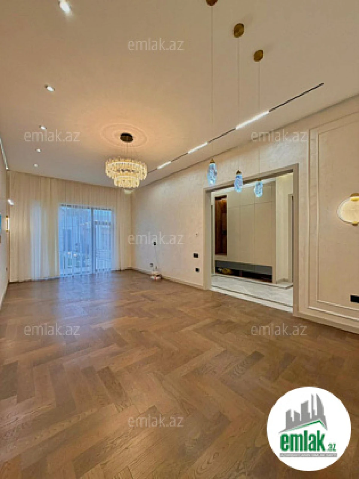 Satılır 5 otaqlı mənzil 300 m²