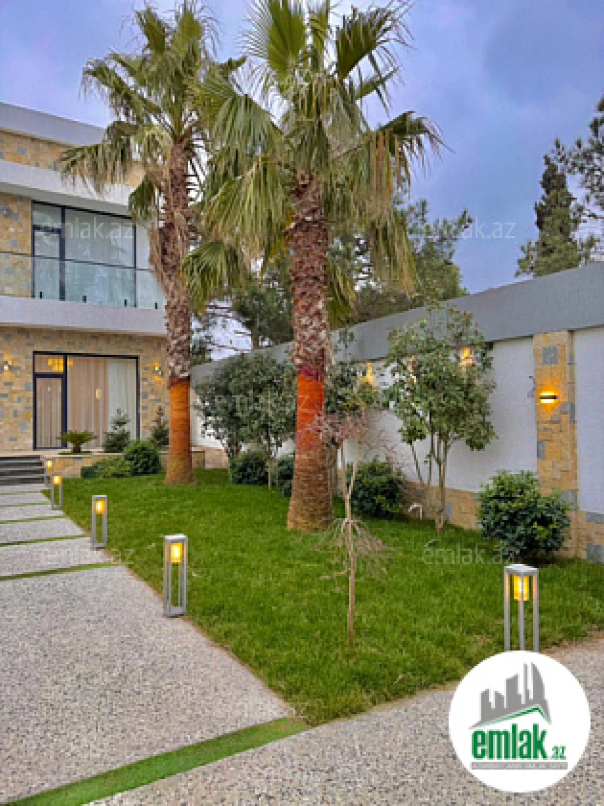 Satılır 5 otaqlı mənzil 300 m²