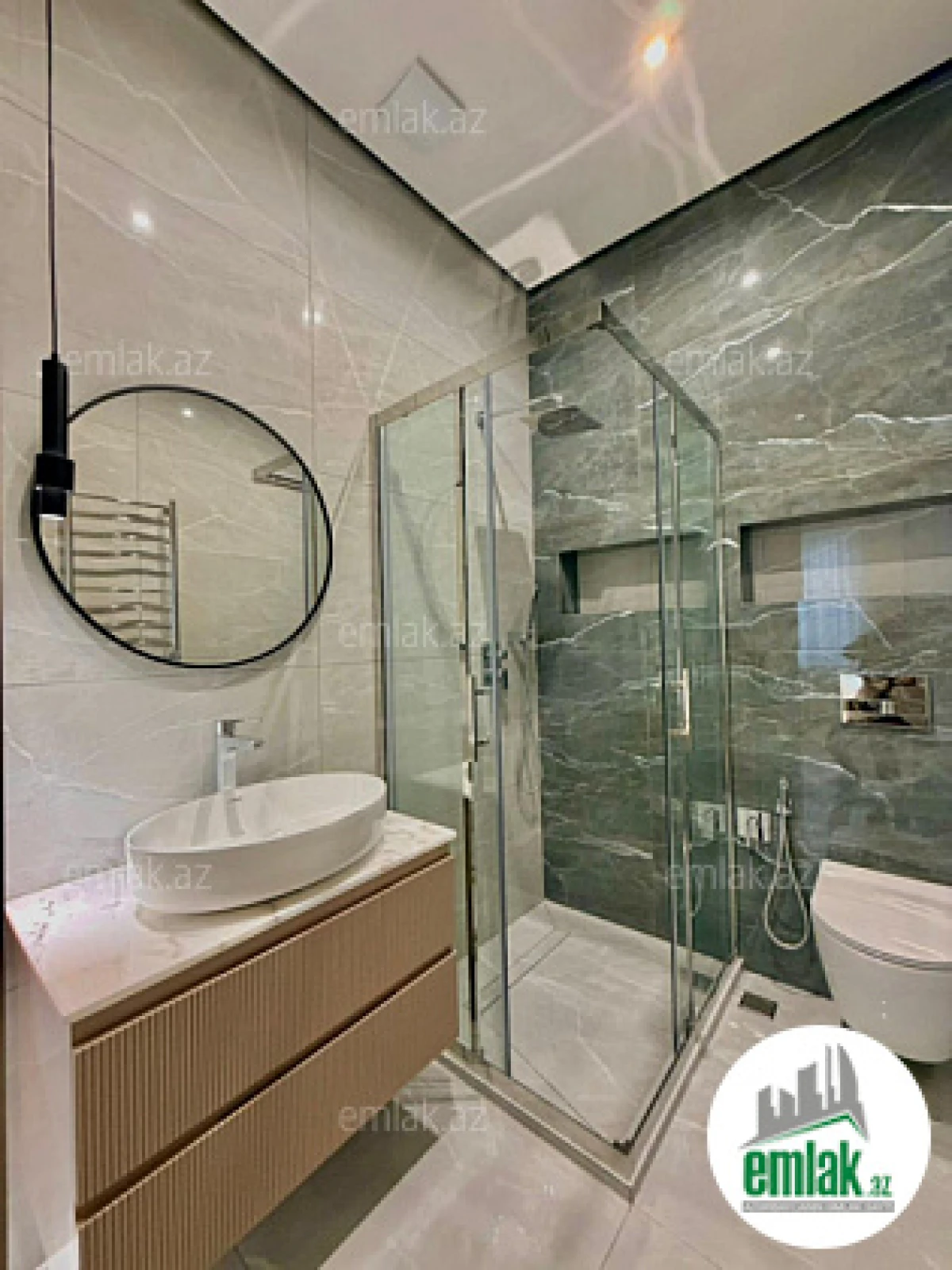 Satılır 5 otaqlı mənzil 300 m²