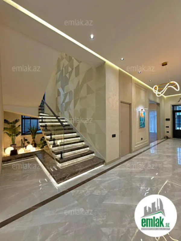 Satılır 5 otaqlı mənzil 300 m²